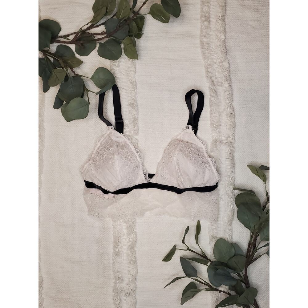 Victoria's Secret Lace and Velvet Bralette in Cream